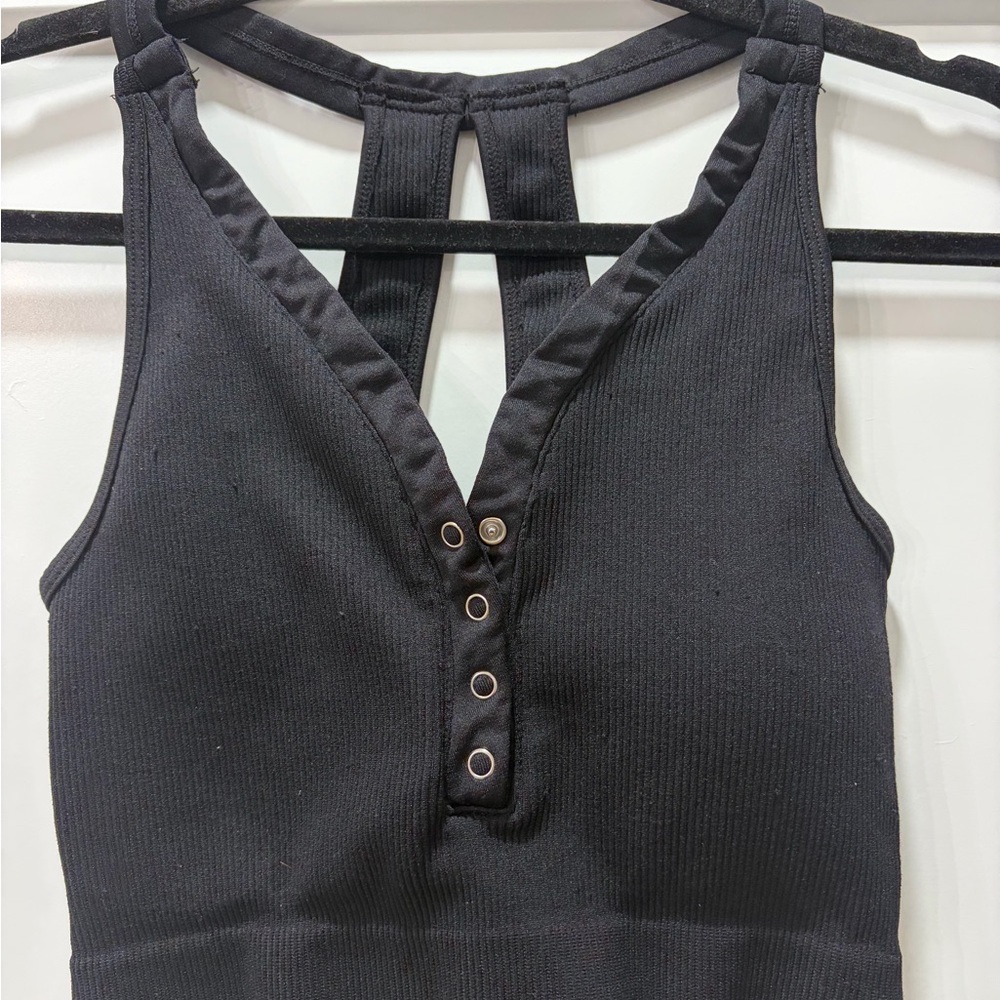 Yogalicious Black Ribbed Yoga Athletic Crop Top/Sports Bra. Size Medium